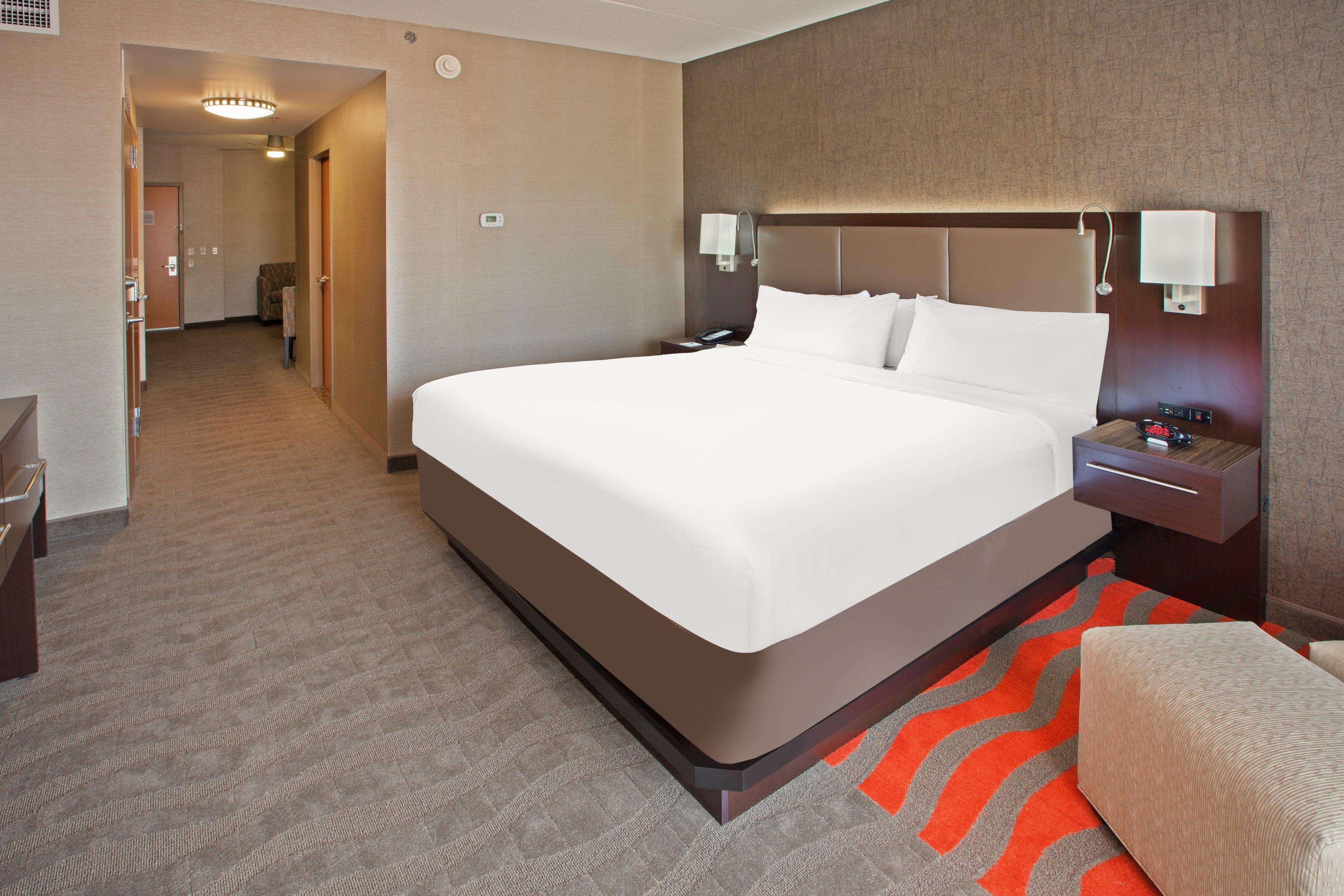 Holiday Inn Express & Suites Columbus/Edinburgh Exterior photo