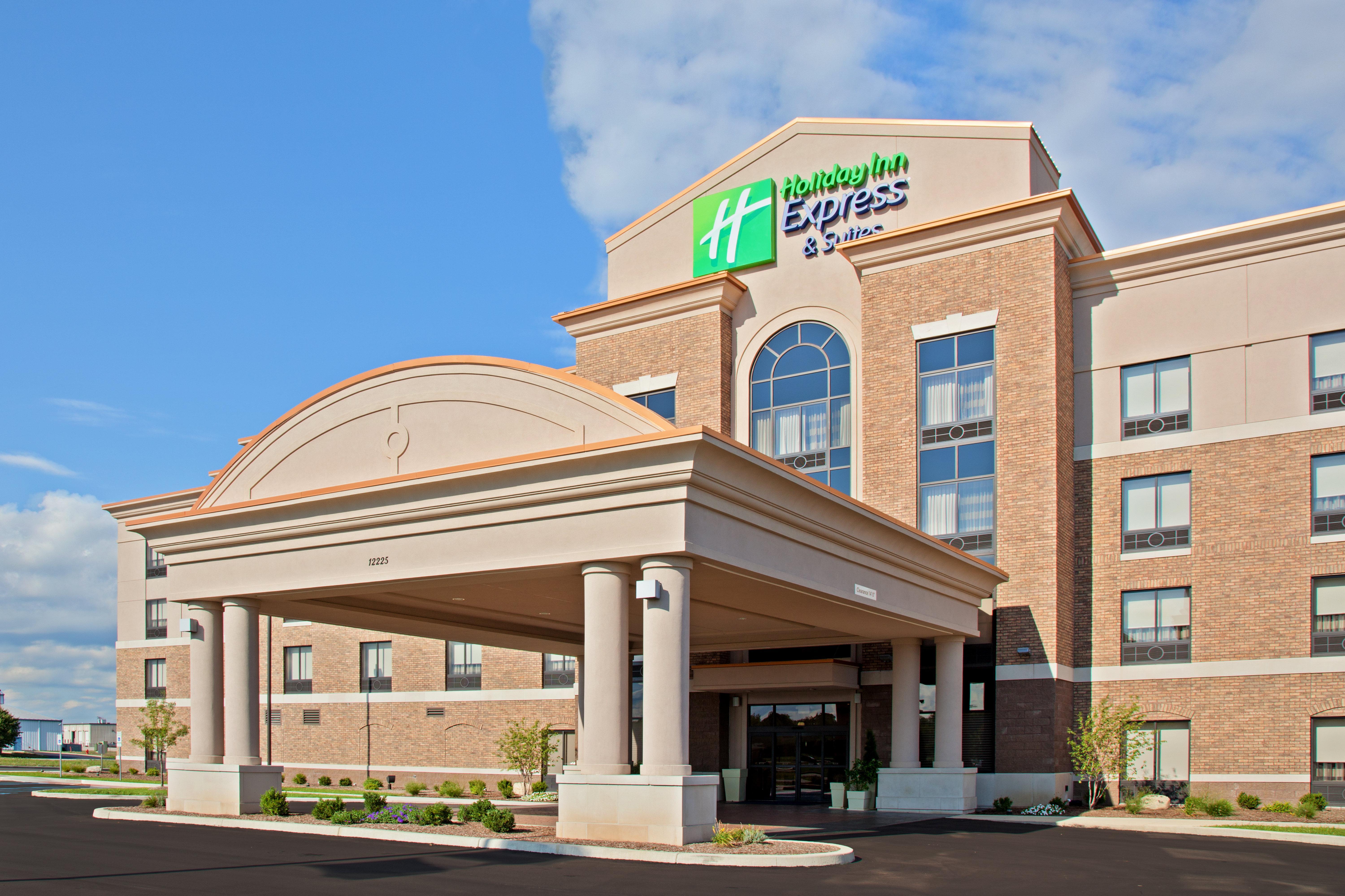 Holiday Inn Express & Suites Columbus/Edinburgh Exterior photo