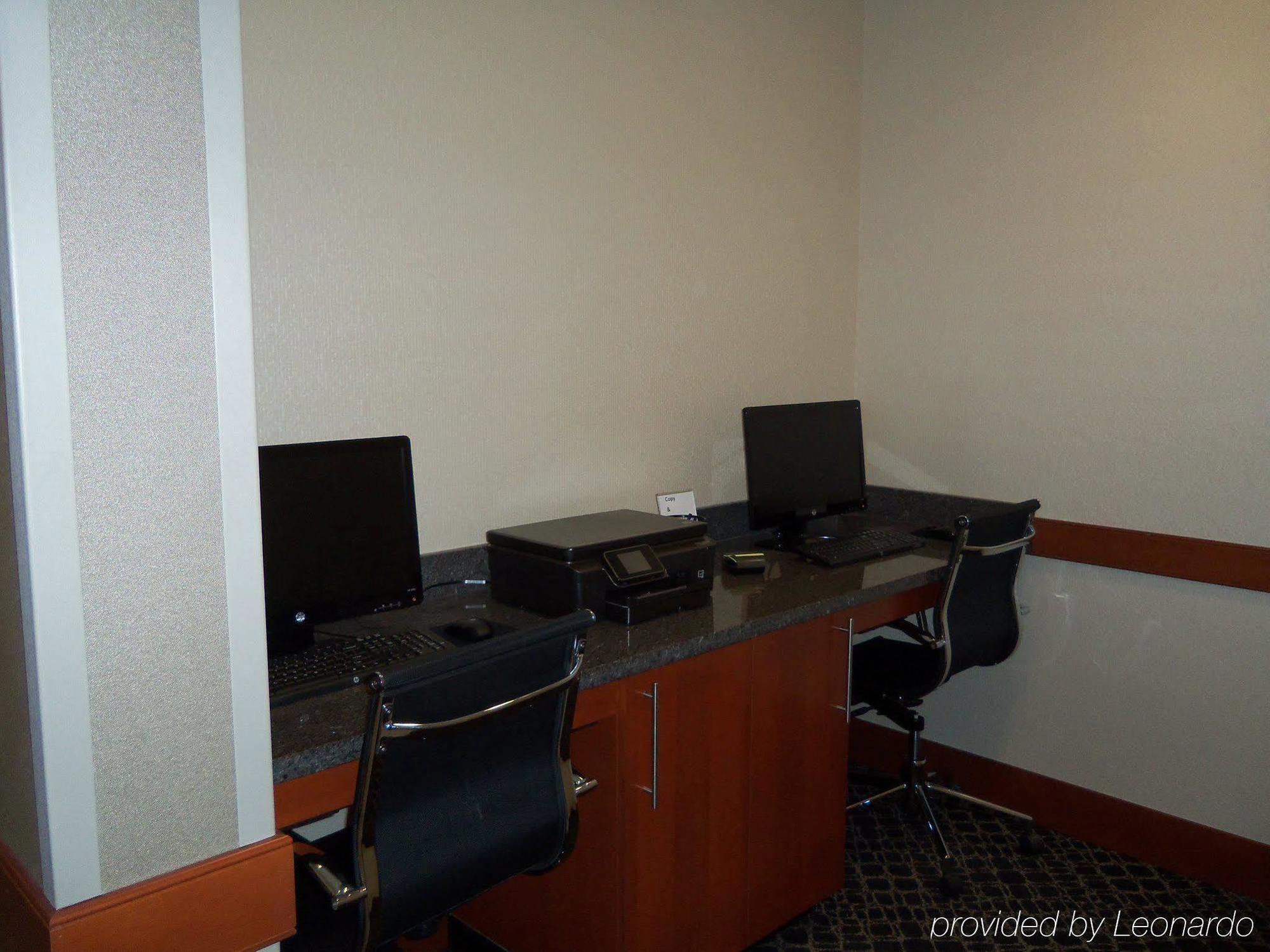 Holiday Inn Express & Suites Columbus/Edinburgh Facilities photo